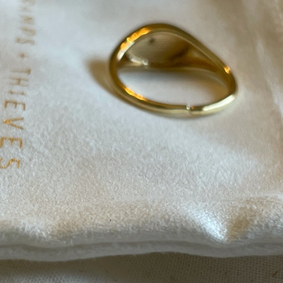 Etoile Signet Ring - Picture 5 of 6